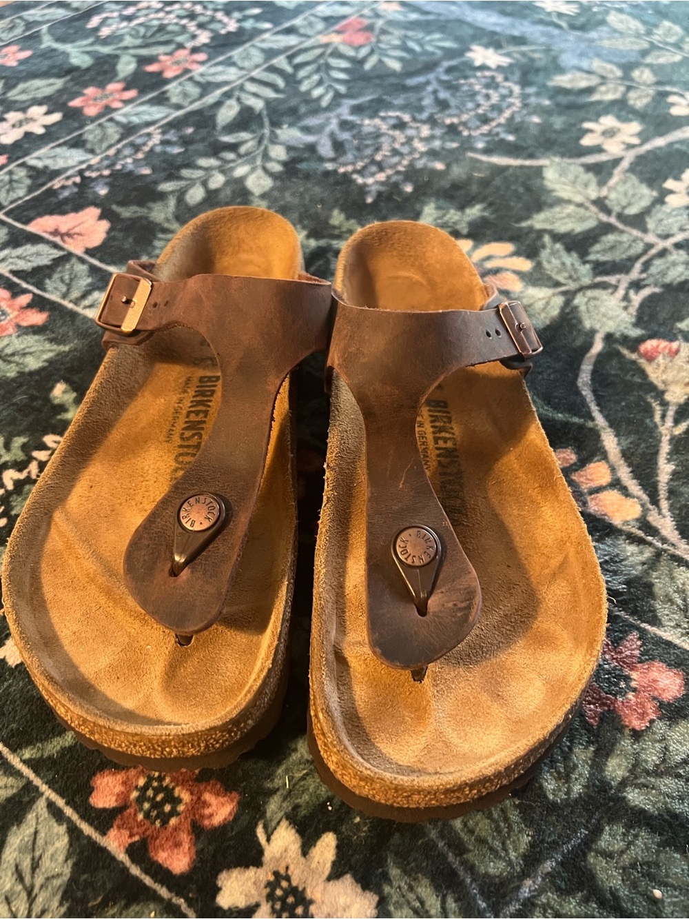 Birkenstock Gizeh sandals size 8-8.5